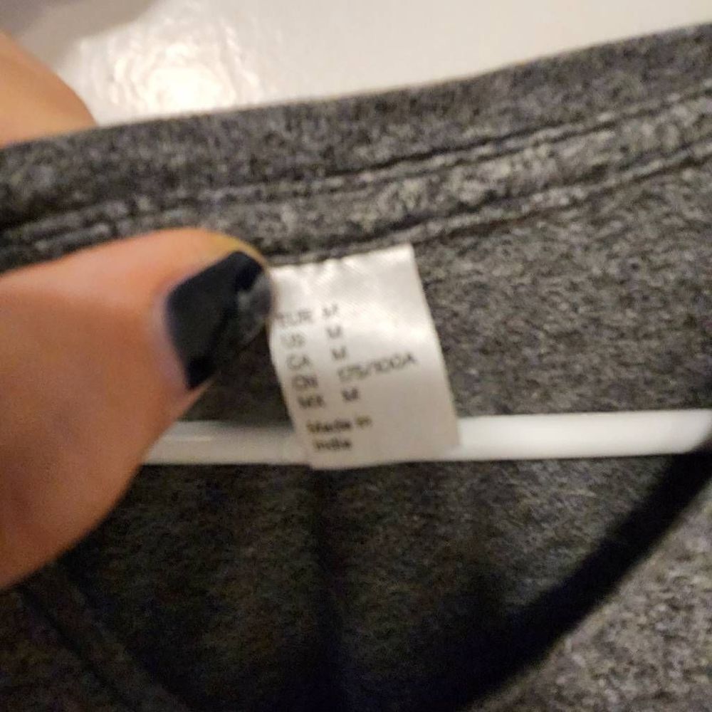 H&M gray v-neck t-shirt  - Picture 3 of 6